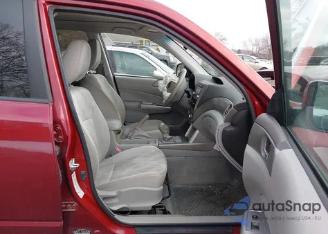 2010 Subaru Forester 2.5X Premium z USA, uszkodzony, nr VIN JF2SH6CC4AG723032